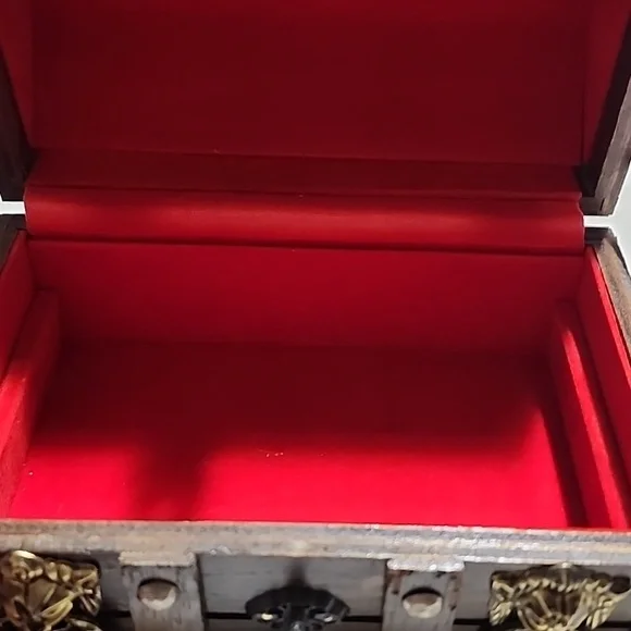 Vintage Wooden Pirate Treasure Chest Box With Lock& Key ! - Picture 9 of 10